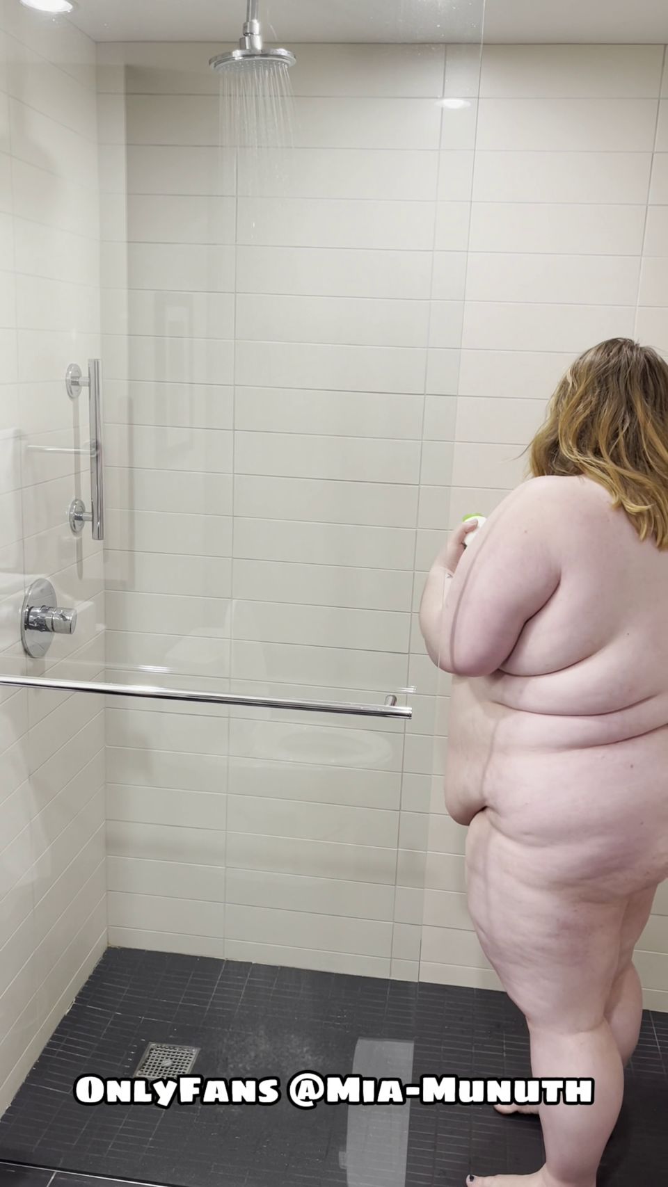 BBW Showering And Playing With A Toy