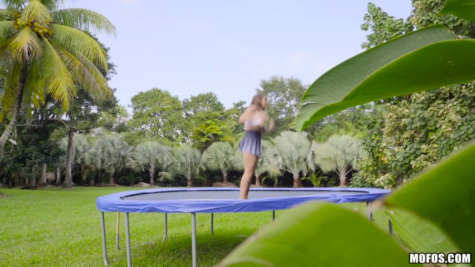 [Bambino] Big Tit Babe Twerks on Trampoline - May 12, 2017