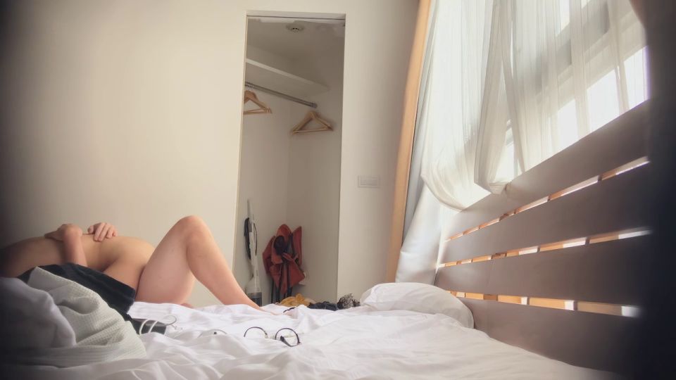 FC2-PPV-4776083 藻無し特典、メリメリしとる… 酸欠イキ願望持ちのヘアメイクちなつちゃんと連続３回戦。先端切ったゴムで無自覚中出し。