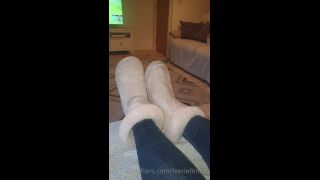 Onlyfans - Goddess Suzie - goddesssuzie26 - goddesssuzieFresh and warm smelly ugg slipper feet pressed against your nose would feel like heaven w - 17-04-2021