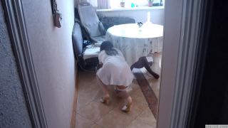 Tumanova Alina - Hijo folla mamá cuando ella lava pisos FullHD mp4 - Adolescentes