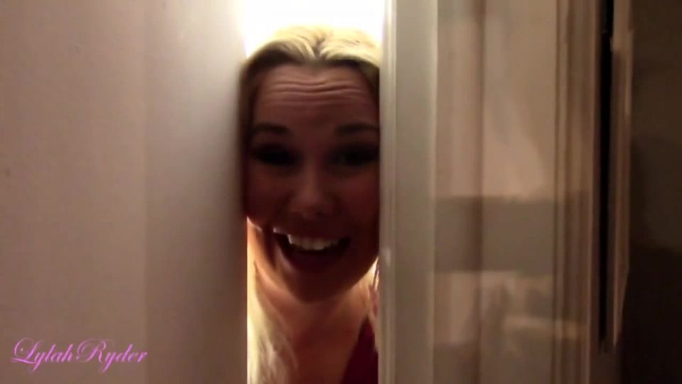 Lylah Ryder giving footjob in suntan pantyhose