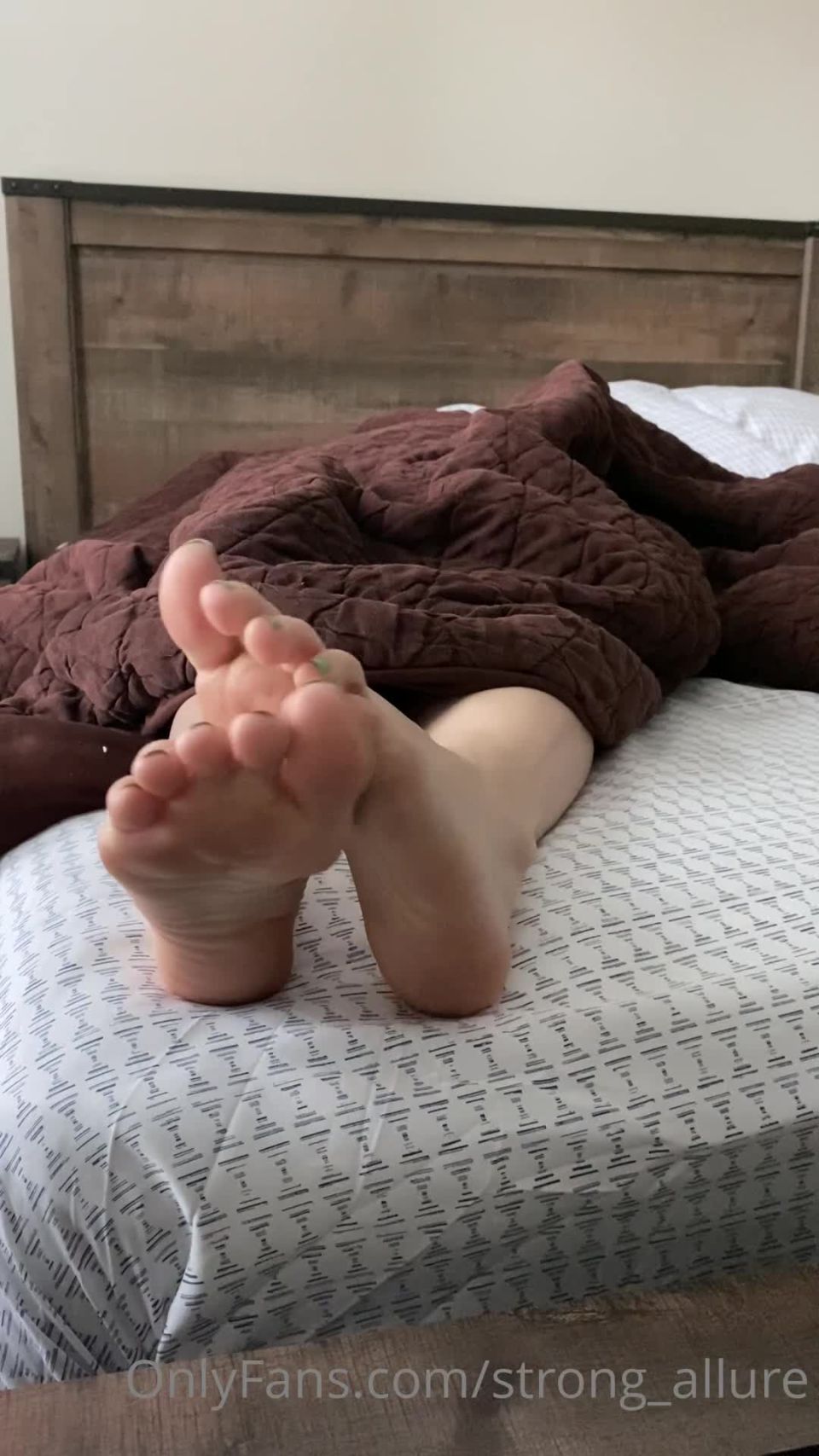 Strong Allure StrongallureHow would you start your morning with me With snuggles coffee footsie sex or al - 18-03-2021 - Onlyfans