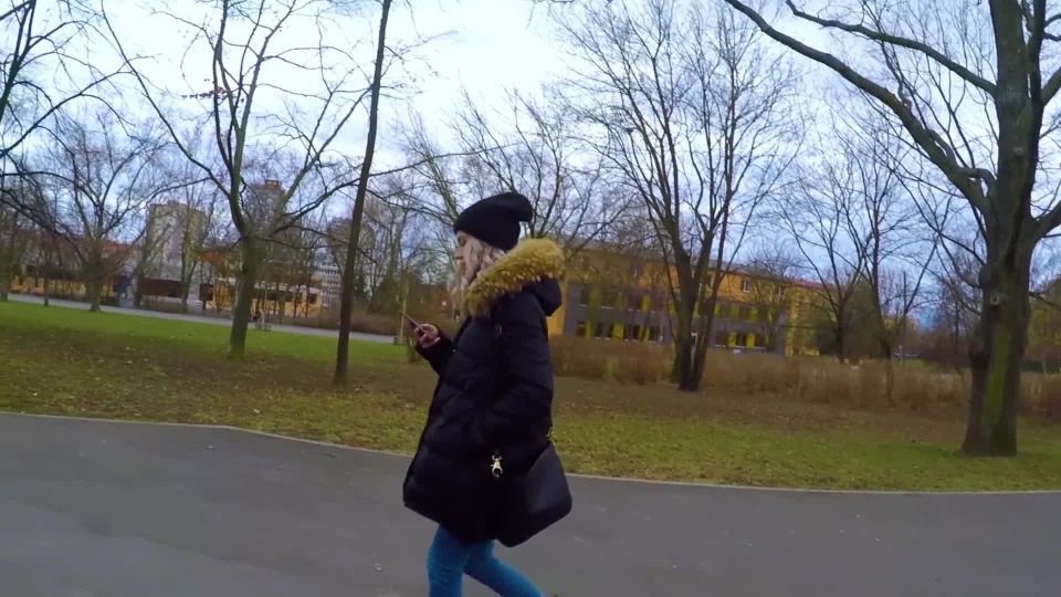 Eva Elfie - Cute Teen Swallows Cum for Cash - Public Blowjob in the Park