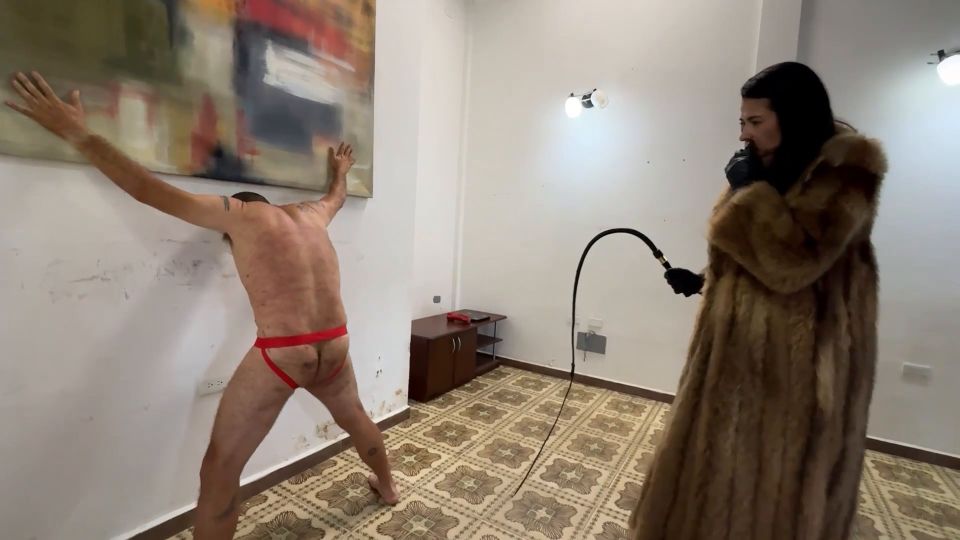 Bellezas latinas en tacones altos - YFYE Bullwhipped by the Venus in Furs 2 by Kali.