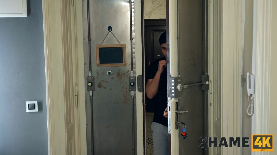 6243 Gina - Better Side Of The Door In 4k