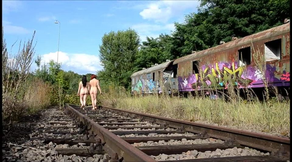 Barefoot Nudity Elettra, Oxana 2016-08-09 Naked fun on rails 1