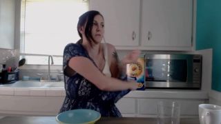 Kelly Payne – Mom Makes You Breastmilk Cereal(MILF porn)