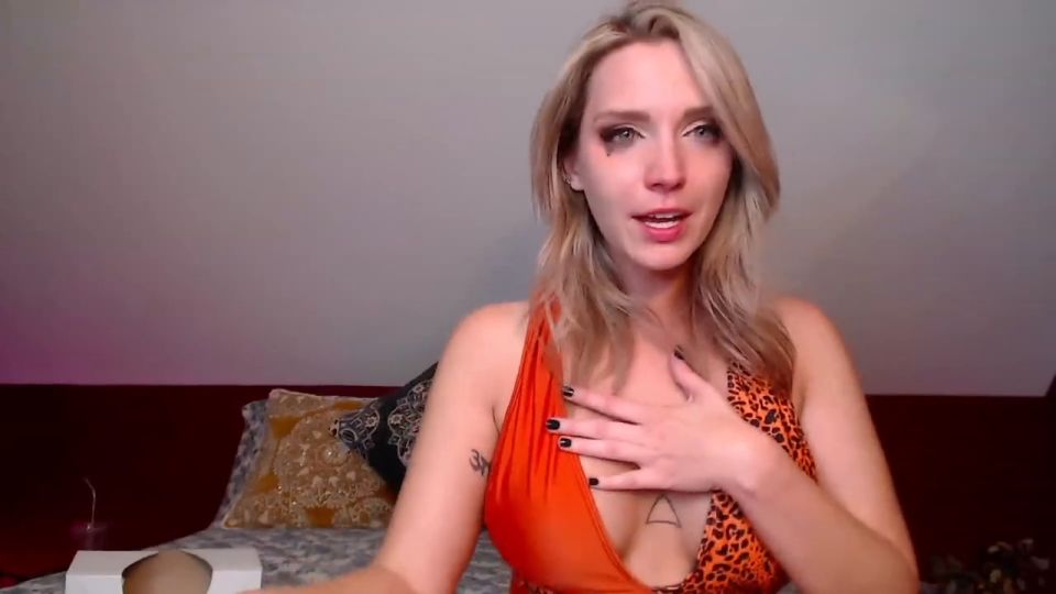 15 Sneezes From One Sniff Sneezegoddess (Femdom porn)