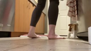 Onlyfans - Beneathmytoes - minutes You get to watch me kinda dance and clean my fridge - 26-04-2020