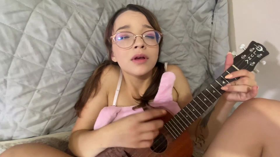 Ble Godshark - Honey Hayes-Playing Ukulele and Fucking