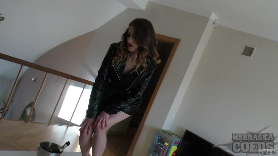 NebraskaCoeds 20180810 18yo anusha peludo coño de cuero striptease dp anal primera vez real dedo del pie rizador orgasmo