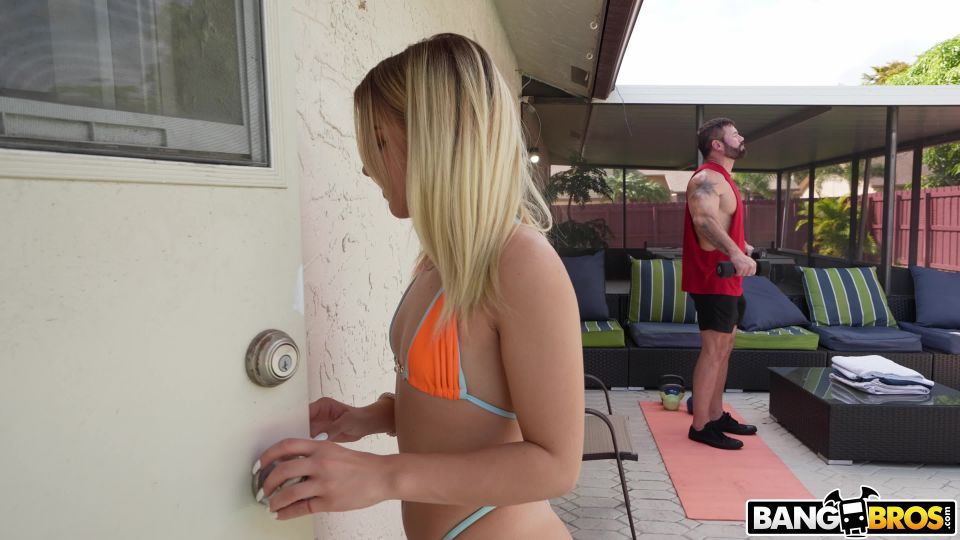 Emma Bugg - Hija de paso de trabajo - BangBrosClips, BangBros (UltraHD 4K 2021)
