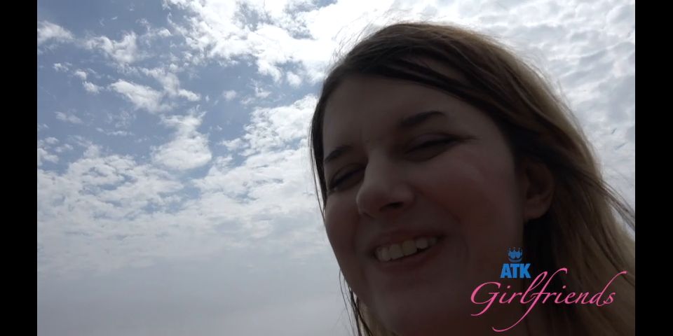 Los adolescentes besando en la playa: Rubia húmeda POV Fecha Orgasmo Acción