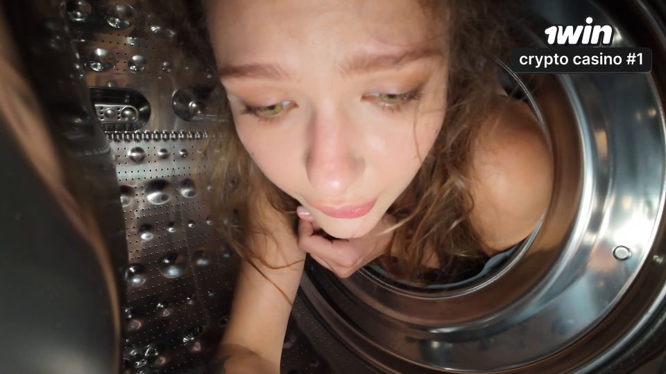 Se atascó en una lavadora y se hizo follar (Amateur porno) Alexa Poshspicy