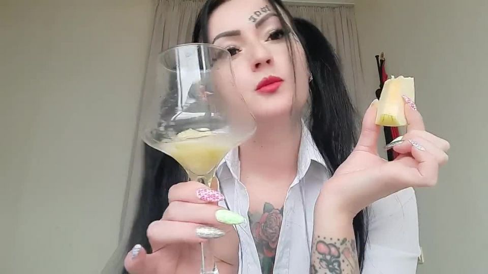 Pornhub.com - Dominatrix Nika - Siterip - K2S - Free Porn Streams - Ver o Descargar Dulce y delicioso escupitajo de manzana para el chico sucio abre la boca y disfruta de un cóctel