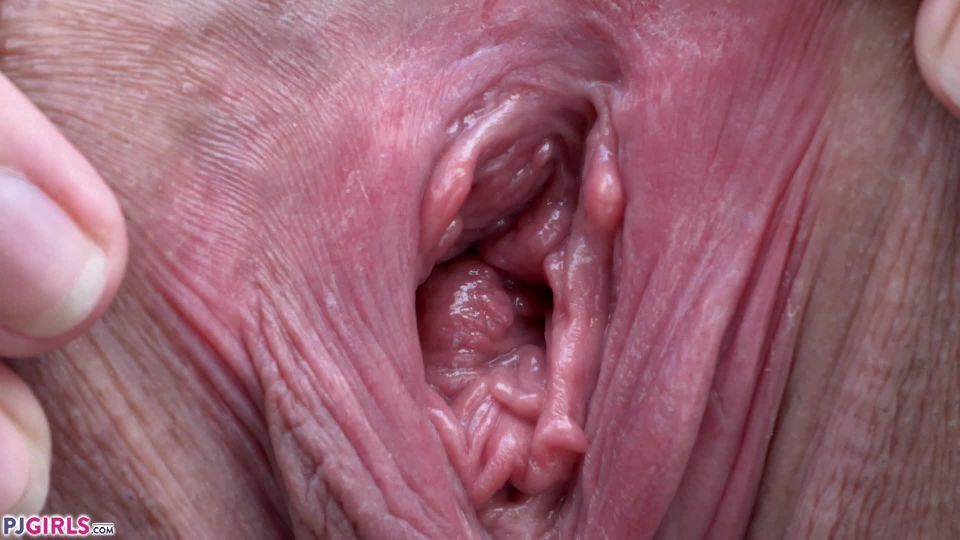 Pjgirls presents Elena Vega – Elena Under The Bridge – 2020-05-18!!!