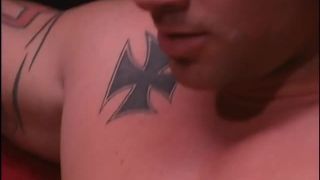 69 Escenas: Las Latinas aman a los grandes gallos, Escena 8