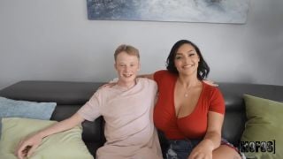  Dames & Ashlyn Peaks Take Care Of Jimmy Michaels' Dick And Make 