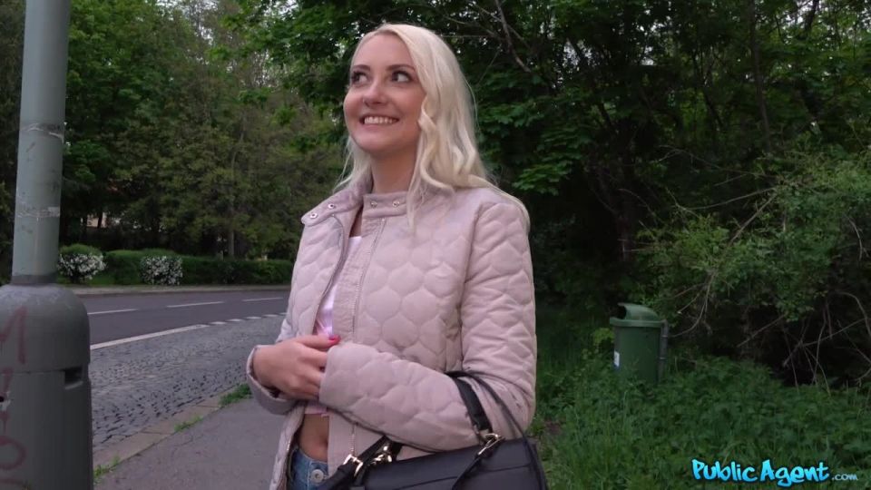 Helena Moeller - Horny tourist hungry for Czech cock - Doggystyle