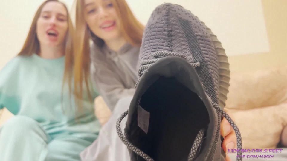 video en línea 46 Lacking Girls Feet – DORI y JENNY – ¿Quieres adorarnos en femdom porno sissy sirvienta femdom