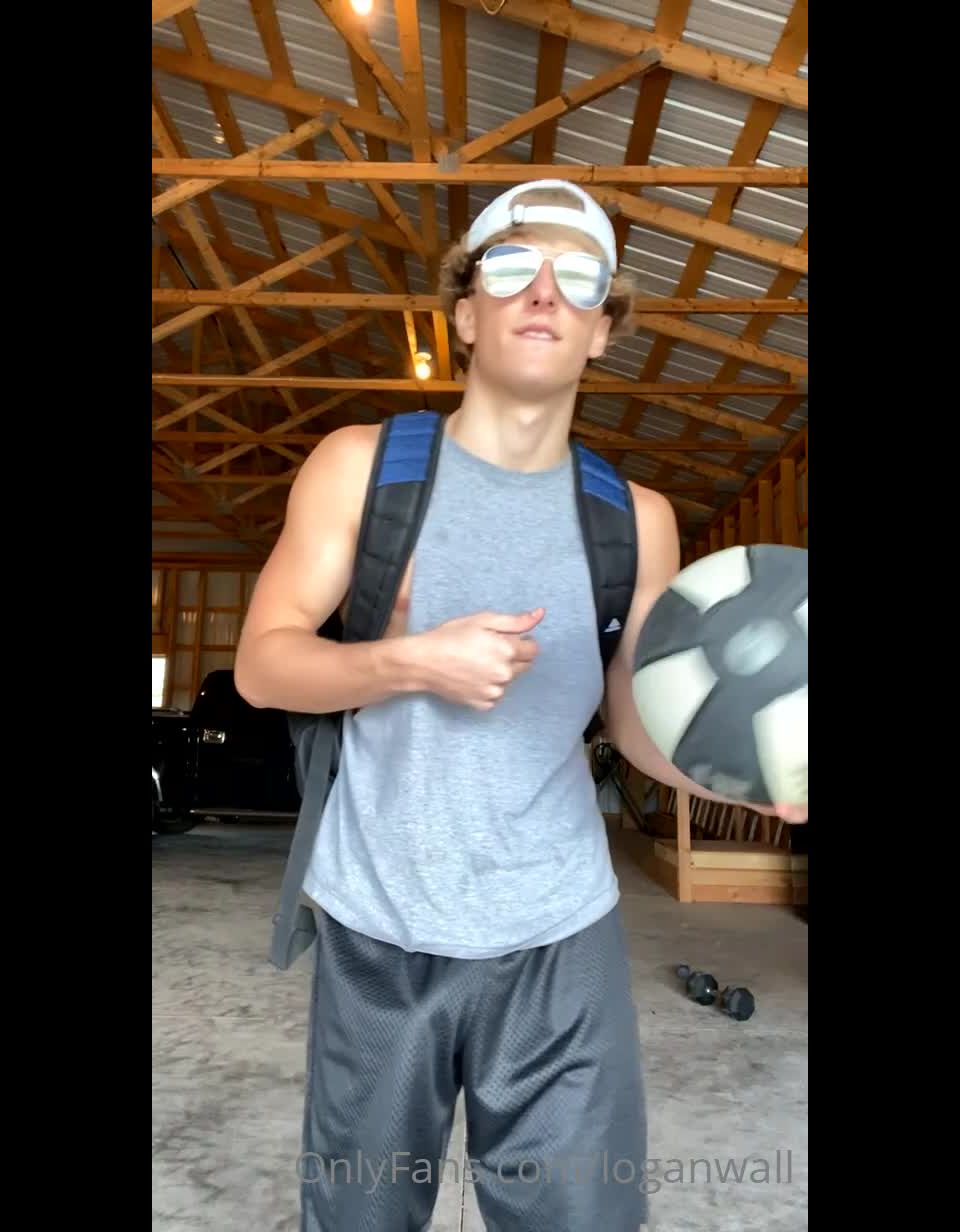 Loganwall () - before i play basketball you wanna suck me before i get sweaty 13-10-2020