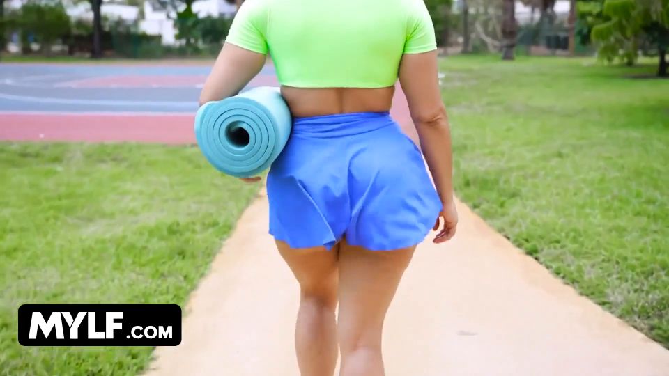 Mylf  Sexy Thick Latina Milf Carmela Clutch Doing Her Daily Booty Worko