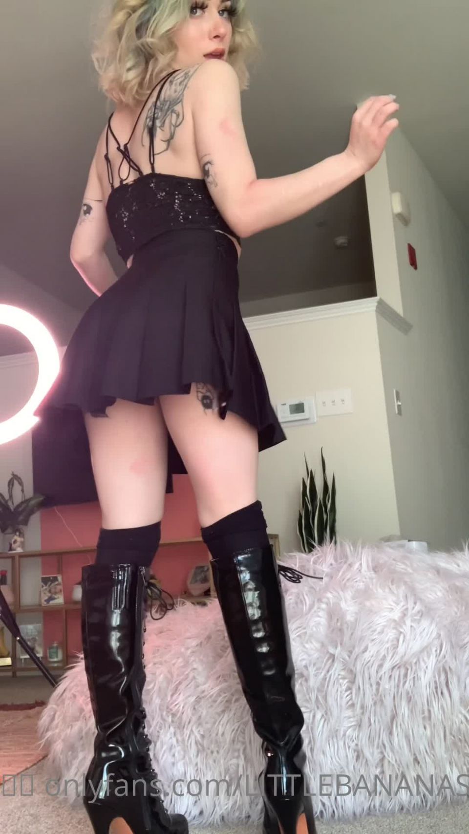 Nikki LaFae () Nikkilafae - just bein cute 23-04-2021