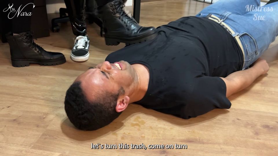 adulto xxx video 38 Señora Nara Neveu – Nara y Sue enseñan a su aprendiz una lección infierno nunca olvide  pisotear  trío fetiche pierna