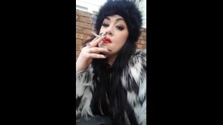 Onlyfans - Bexbb9 - Smoking fettish video outside  Red lips blowing smoke Fur coat boobs - 15-11-2018