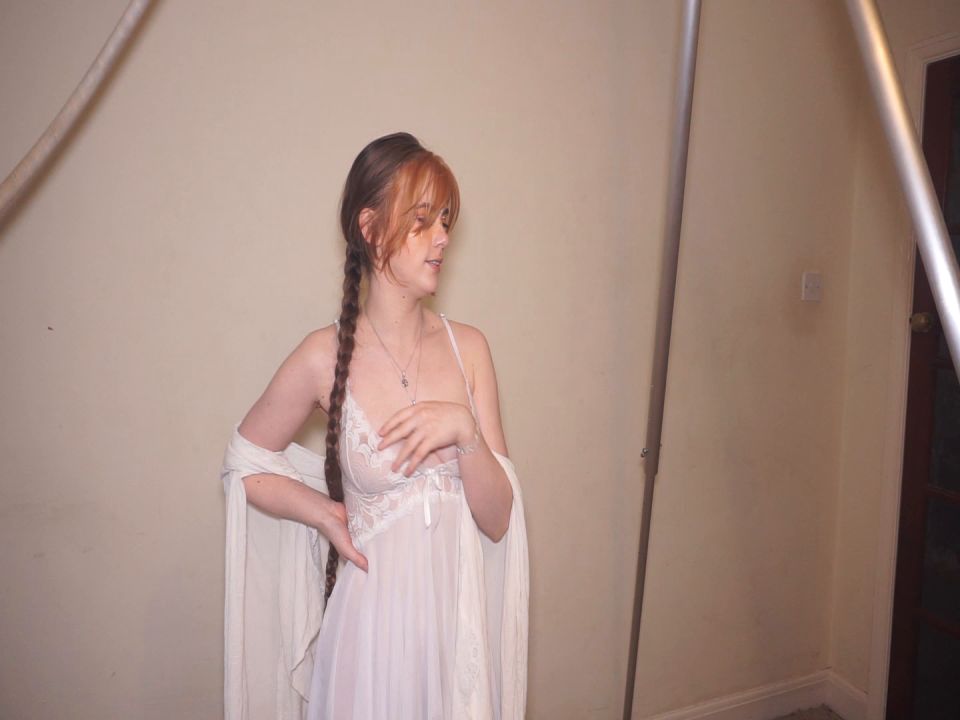 [Muchos Vids] Longhairluna Manyvids.22.01.02.Longhairluna.Princesa.Cúpulas.Sirvientes.W.Alpha