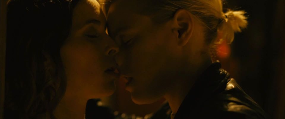 Natalie Krill, Erika Linder, Mayko Nguyen – Below Her Mouth (2016) HD 1080p uncut version - [Celebrity porn]