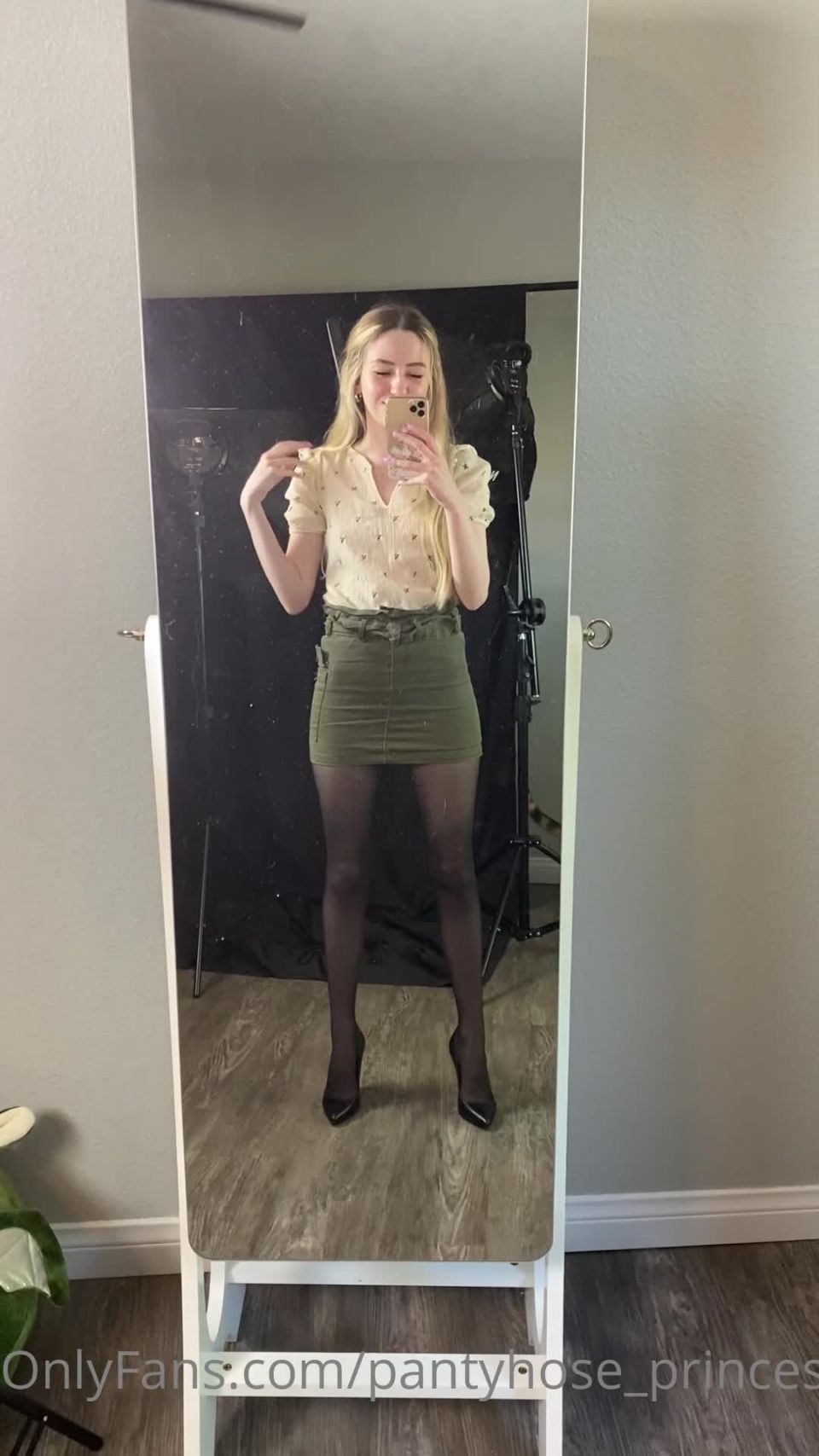 Rileydee99 - pantyhose princess99 () Pantyhoseprincess - outfit of the day let me know what you guys think about some anklets 02-04-2021