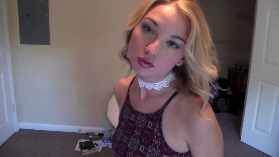 Video Lily Ivy   Playing with all of my toys 540p SD