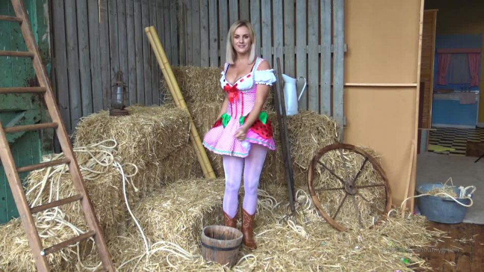 Amy Green () Amygreen - new vid behind the scenes shooting in the barn 18-10-2019