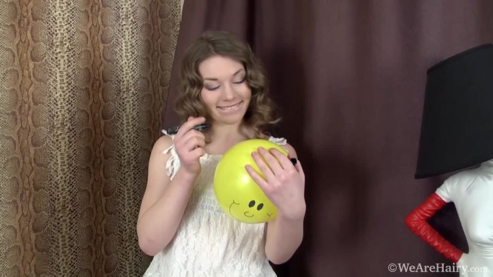 7705 Amber S - White Dress Yellow Baloon - Hd - Wearehairy Com